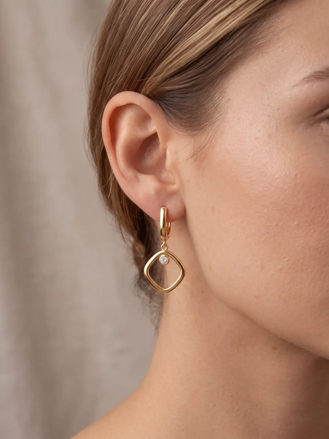 14 K Geometrik Taşlı Sallantılı Küpe