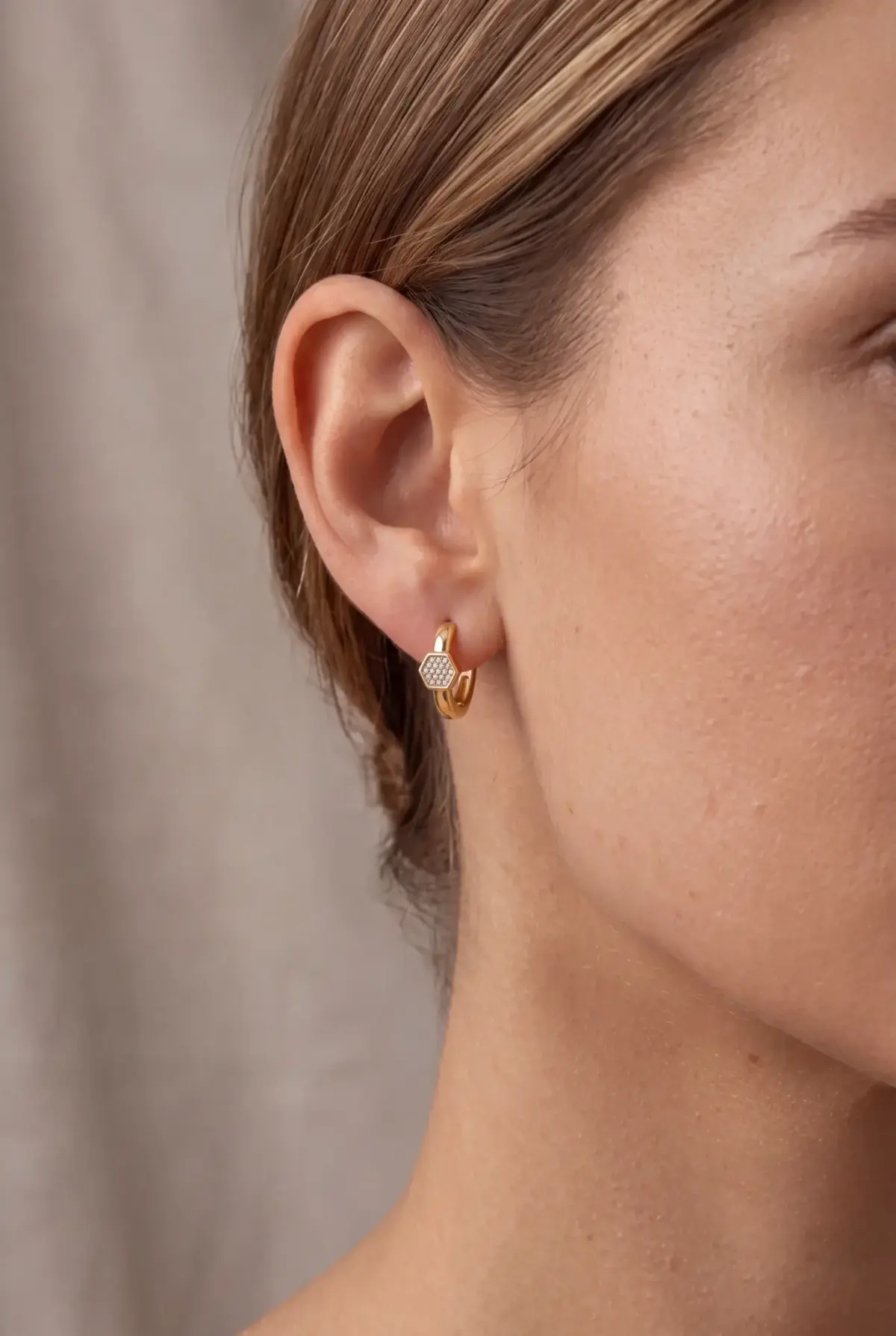 14 K Oval Formlu Altıgen Küpe
