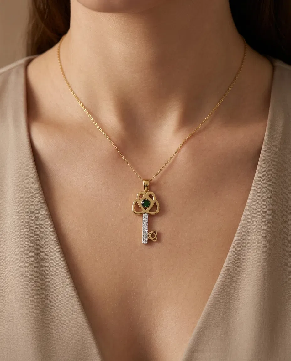 14 K Yeşil Taşlı Vav Anahtar Kolye