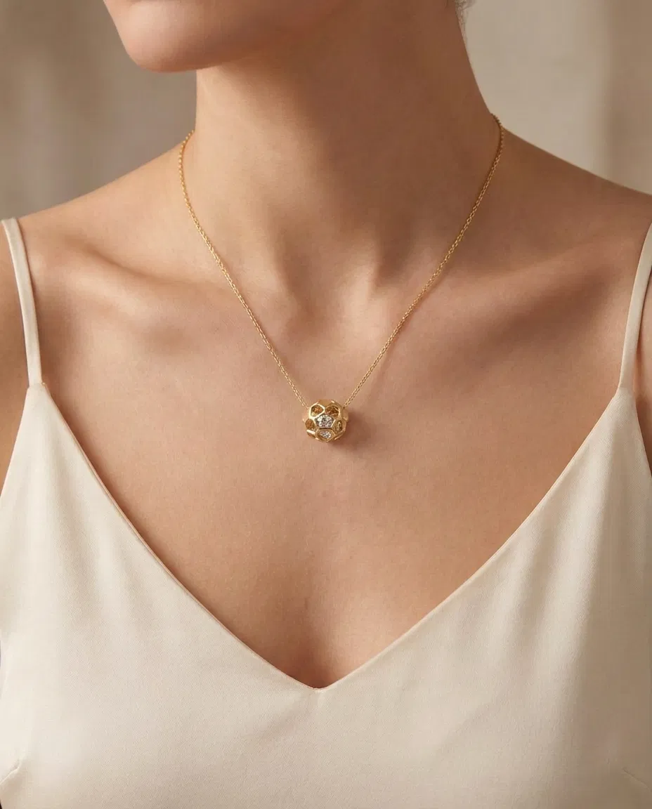 14 K Yıldızlı Top Kolye