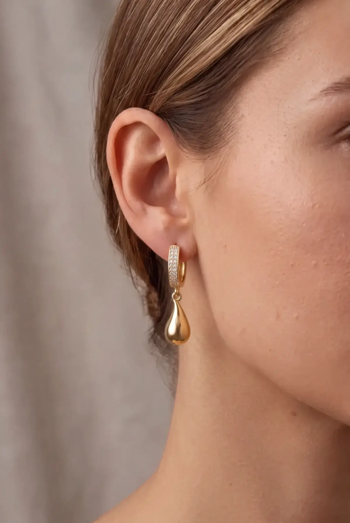 14 K Taşlı U Damla Sallantılı Küpe