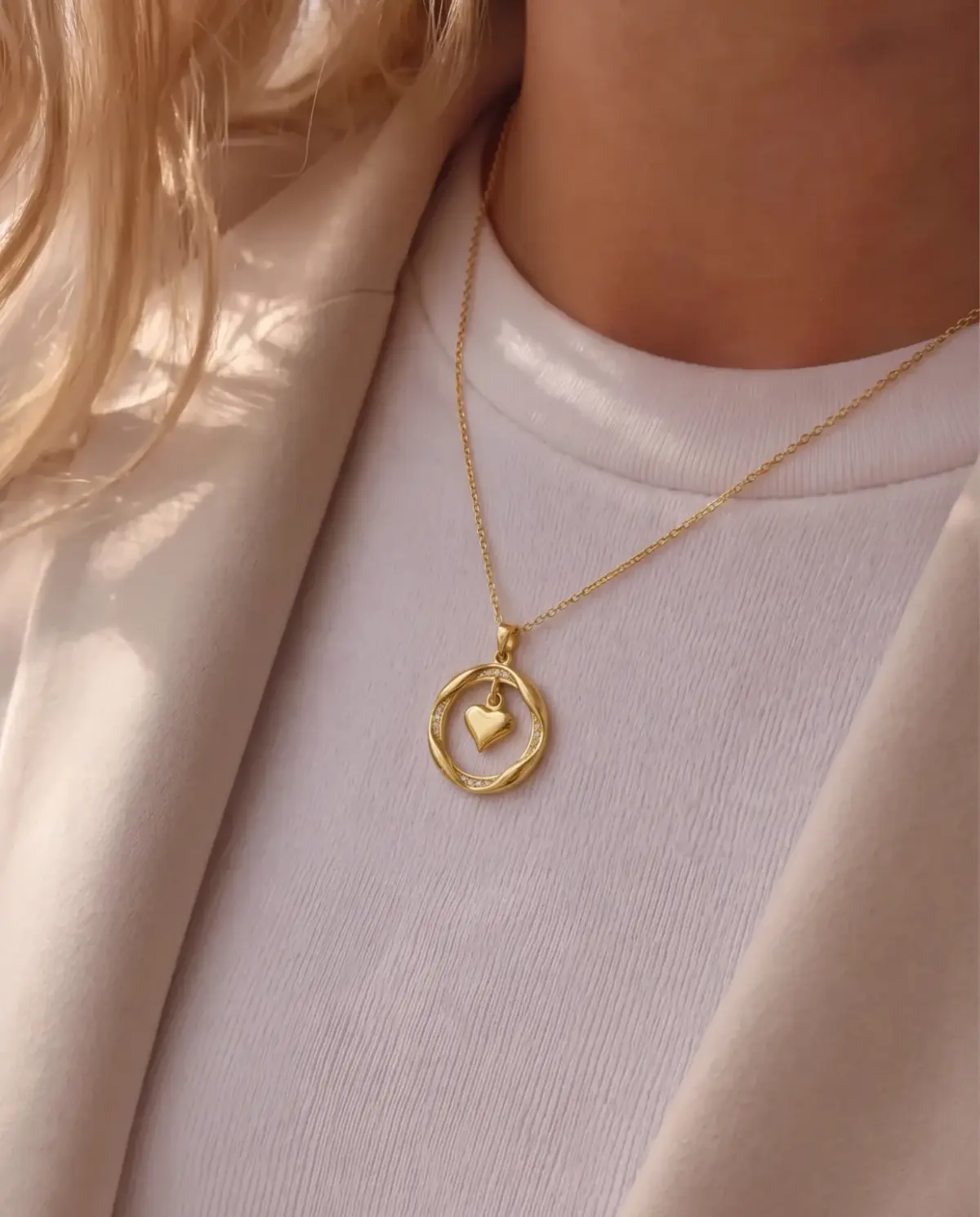 14 K Kalp Daire Çerçeve Kolye