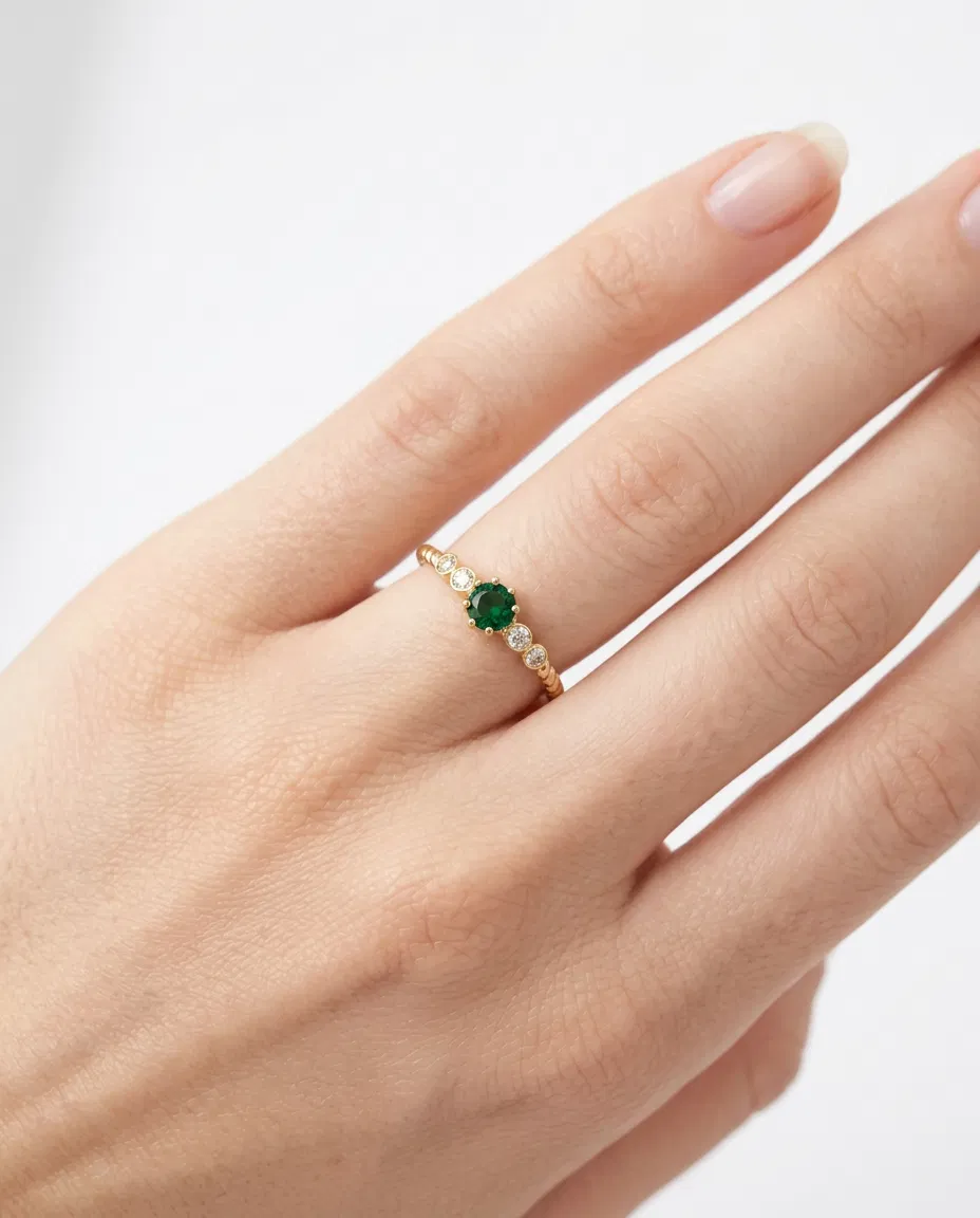 14 K Zümrüt Taşlı Minimal Yüzük