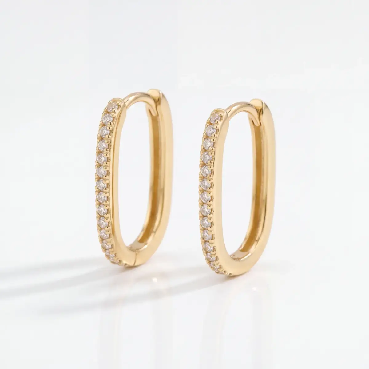14 K Oval Taşlı Küpe