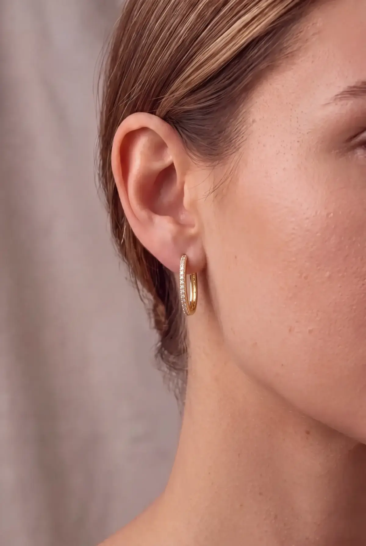 14 K Oval Taşlı Küpe