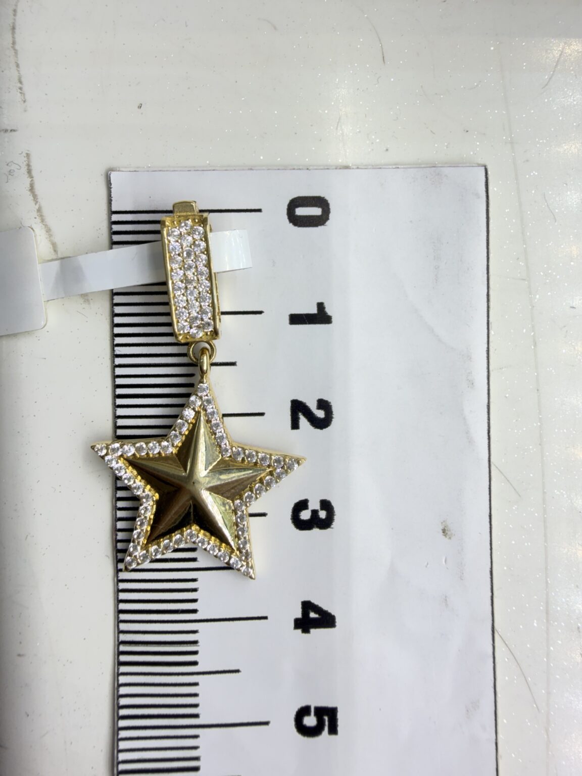 14 K Etrafı Taşlı Yıldız Charm
